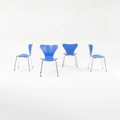Arne Jacobsen 1996 para silla Fritz Hansen serie 7 en azul modelo 3107 juegos disponibles Foto 1 de 4