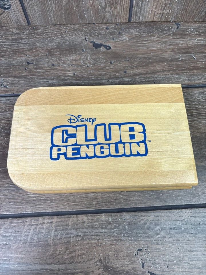 Disney CLUB PENGUIN MANCALA Juego de Mesa Madera con 44 Piedras Transparentes 2009 Foto 1 de 4