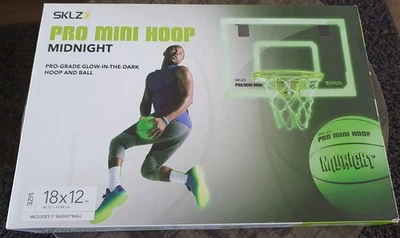 SKLZ Pro Mini Basketballkorb mit Ball, Midnight (Green) die im Dunkeln leuchtet - Bild 1 von 4