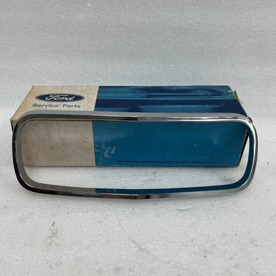 Ford Mustang 1971 1972 estándar parrilla central emblema envolvente D1zz nuevo en stock Foto 1 de 4