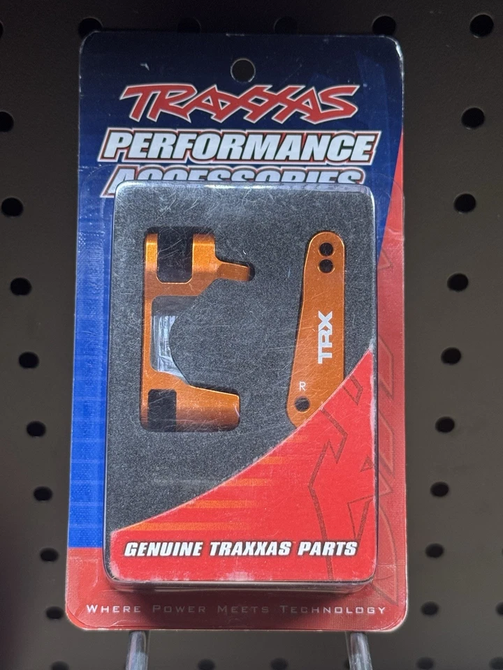 Traxxas 6832A Aluminum Caster Block Set (Slash/Rustler/Stampede 4x4) (Orange) - Image 1 of 1
