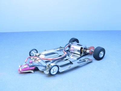 1/24 Slot Car (Sin Carrocería) MARCO PARMA FLEXI-2 con MOTOR PARMA (Extremo Negro), NEUMÁTICOS Foto 1 de 3