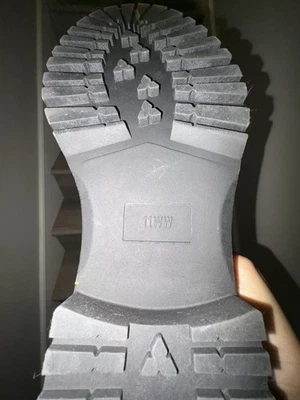 Correa gruesa con hebilla de charol sintético negro Mary Jane Torrid para mujer 11 WW Foto 1 de 4