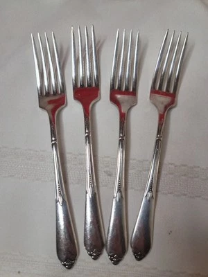 Juego de 4 cubiertos plateados Rogers XII Inspiración HORQUILLA CENA IS 1933 Foto 1 de 3