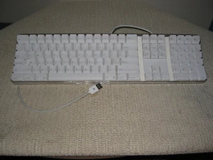 Apple Macintosh A1048 Wired USB Keyboard - White - Two USB Ports - Picture 1 of 1