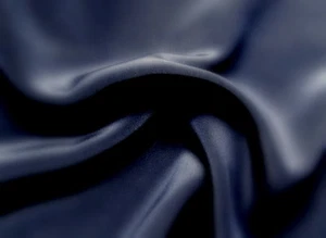 Forro o tela lisa de polietileno brillo medio peso pluma ligero azul marino de 2,75 yardas - Imagen 1 de 3