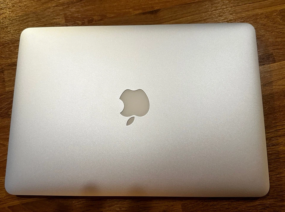 Apple MacBook Pro 13.3 128GB SSD, i5 5th Gen 2.7GHz, 8GB RAM Original Packaging. - Image 1 of 4