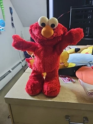 2002 Mattel Dance & Sing Elmo  Do The Hokey Pokey  14" Sesame Street  Working  - Image 1 of 4
