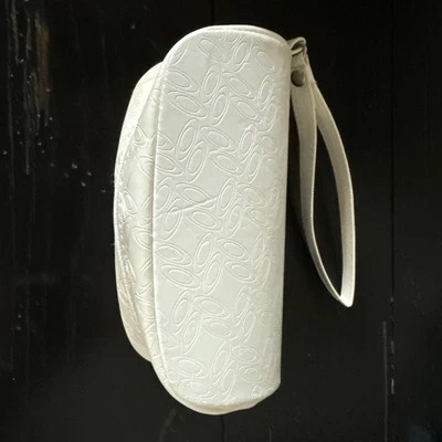 Oakley Sunglass Case White With Pattern Soft Zip Around with Wrist Strap - Изображение 1 из 4