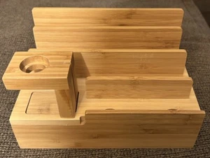 Bamboo Charging Station For Multiple Devices - Zdjęcie 1 z 7