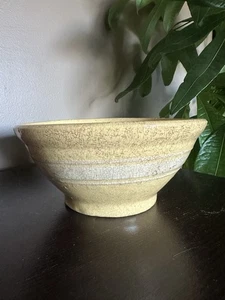 Vintage yellow ware stoneware bowl 8.5" diameter white stripe crazing - Picture 1 of 20