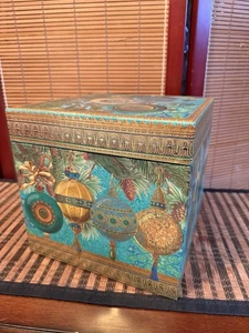 Caja de regalo de almacenamiento navideño Punch Studio decorada con adornos - Imagen 1 de 7