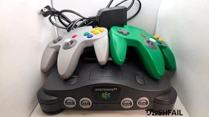 Nintendo 64 N64 Console Bundle Complete with 2 Controllers - TESTED - WORKING! - Foto 1 di 14