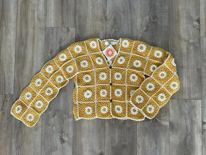 Wild Orange Tree LAZY DAISY CARDIGAN IN GELB Größe Small - Bild 1 von 4