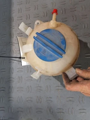 Резервуар охлаждающей жидкости подходит для 06-10 12-22 PASSAT 3570806 - Изображение 1 из 4