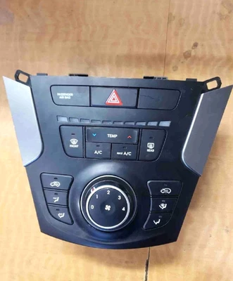 2017-2018 Hyundai Santa Fe Manual AC Heater Temperature Climate Control Used - Image 1 of 2