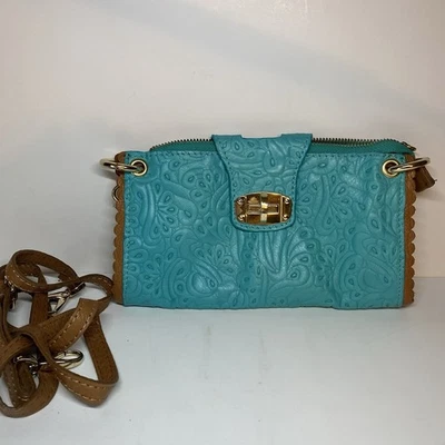 Bandolera o bolso de mano turquesa REPUJADO CUERO SUAVE HECHO A MANO EN ITALIA Foto 1 de 4