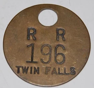 RARO VINTAGE TWIN FALLS IDAHO R R #196 OTTONE ETICHETTA FERROVIA DEPOSITO TRENO ATTREZZI CONTROLLO - Foto 1 di 3