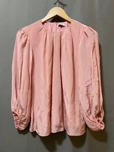 NUEVO SIN ETIQUETAS AYR Mujeres Abullonada Manga Larga Reunida Cuello Redondo Mezcla Seda Blusa TALLA XS Rosa - Imagen 1 de 10