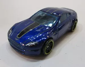 Vintage 2015 Hot Wheels Aston Martin V8 Vantage Exotic Blue 1:64 Diecast Toy Car - Picture 1 of 5