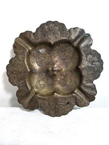 Vintage Heavy Grade Cast Brass Embossed 7" Round Ashtray - Foto 1 di 1