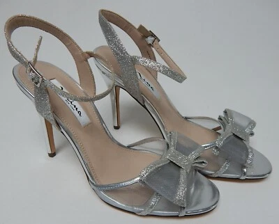 Sandalias de tacón Nina talla US 8,5 M EU 38,5 para mujer con acento de moño y correa en el tobillo plateadas Foto 1 de 4