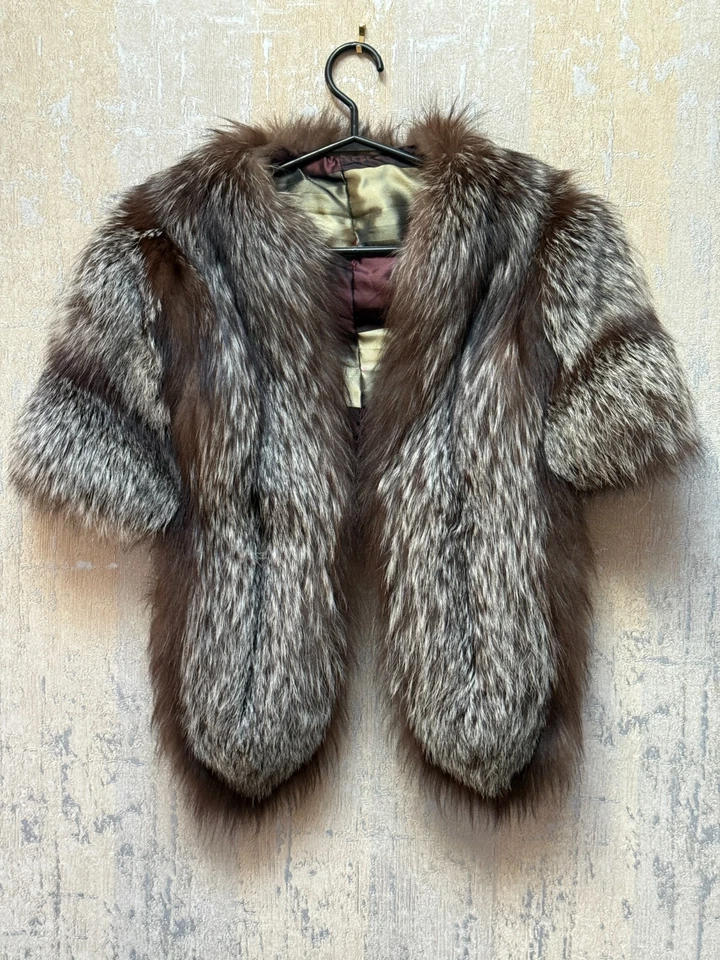 Chaqueta de Colección Plateada Marrón Piel de Zorro Capa Estola Encogerse de hombros - Mangas Cortas, Forrada Foto 1 de 4
