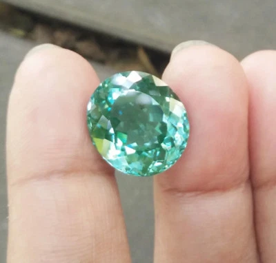 Brilliant! 9.95cts. 14x12mm. OVAL NEON GREEN PARAIBA CREATED GEMs Excellent! Foto 1 de 4