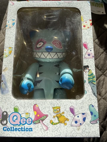 Rare Toy2R 8” Angel Devil Cheshire Cat Qee Teal  NYC Edition Cover