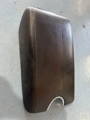2010-2015 Infiniti G37 Q40 Center Console Lid OEM - Imagem 1 de 4