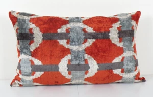 Red Silk Ikat Velvet Pillow Cover - Designer Ikat Handloom Lumbar Cushion - Foto 1 di 4