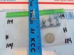 Vier (4) stehende Militär Figuren Maßstab unbekanntes Paket # 114 kostenloser Versand - Bild 1 von 2