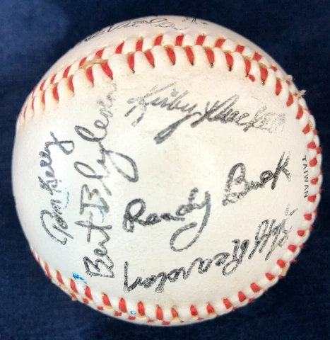 1987 Minnesota Twins Team Replica Autographed Baseball Cover