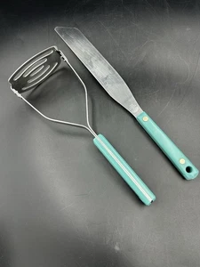 Triturador y esparcidor de patatas vintage de acero inoxidable Ace mango de baquelita turquesa - Imagen 1 de 6