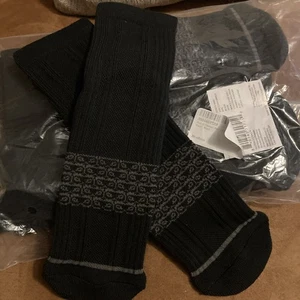 NEU Paar Thieves Herren 6 Paar 4-Wege Stretch gepolsterte Söckchen schwarz neu - Bild 1 von 3