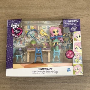 My Little Pony Equestria Niñas Minis Fluttershy Escuela Cafetería Set Caja Mala - Imagen 1 de 11
