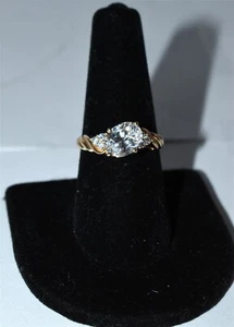 Anello donna in oro giallo 14 kt con zirconi ~ misura 9 e 4gr circa 2 CTTW - Foto 1 di 9
