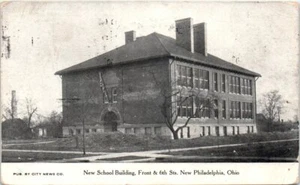 Postal de 1907 OH frente y 6th Street nuevo edificio escolar nuevo Philadelphia Ohio - Imagen 1 de 2