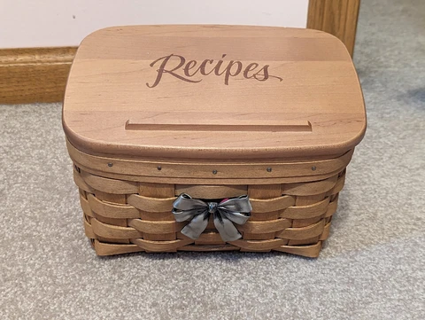 Longaberger Recipe Basket, 2003, w/Bow Tie-On and 40 Recipe Cards&Dividers Cover
