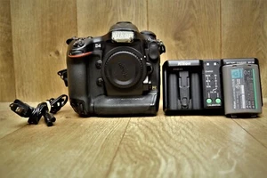 Nikon D4 16.2MP Digital SLR Camera Body w/ 2 Batteries and Charger - Picture 1 of 11