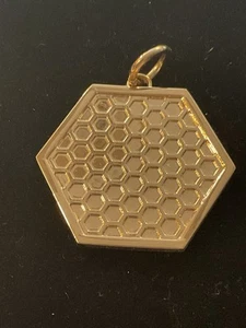 INDIA HICKS Large Hexagon Honeycomb Gold Tone Pendant London - Picture 1 of 3