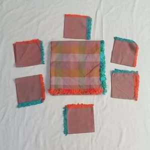 Vintage Tischdecke rot kariert & 6 Servietten kariert farbig ausgefranste Kanten 52 x 49" - Bild 1 von 19
