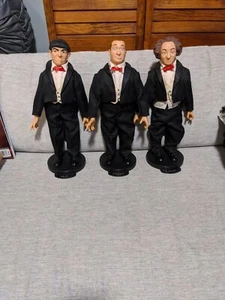 The Three Stooges Collector's Edition Moe Curly Larry 14" Doll Set ©1997 Hasbro - Bild 1 von 4