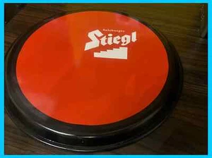 Bandeja de servir STIEGL Salzburg original años 70 grande redonda roja y negra Austria - Imagen 1 de 2