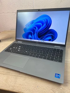 Dell Latitude 5520, i7-1185G7, 16 GB RAM, 256 GB SSD, Win11 Pro - Foto 1 di 5