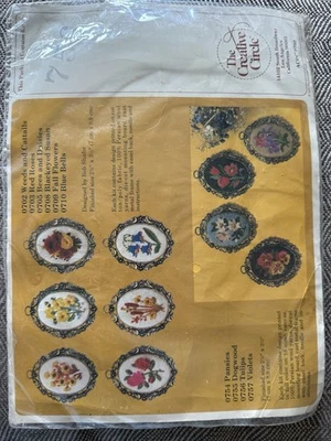 Creative Circle Tulips Embroidery Kit 756 Metal Frame Bob Shafor Vintage 1982 - Image 1 of 2