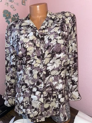 Blusa Covington para mujer talla grande con botones manga larga con volantes Foto 1 de 4