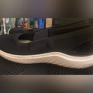 Clarks black slip ons size 9.5 - Picture 1 of 8