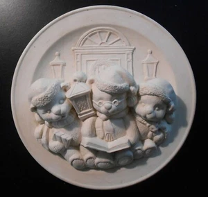 Ready-To-Paint 3D Christmas Plate - 3 Christmas Bears - Picture 1 of 9
