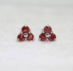 9ct White Gold Cruzeiro Topaz Stud Earrings - Picture 1 of 4